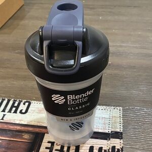 NEW Blender Bottle Classic Shaker - Black and Gray